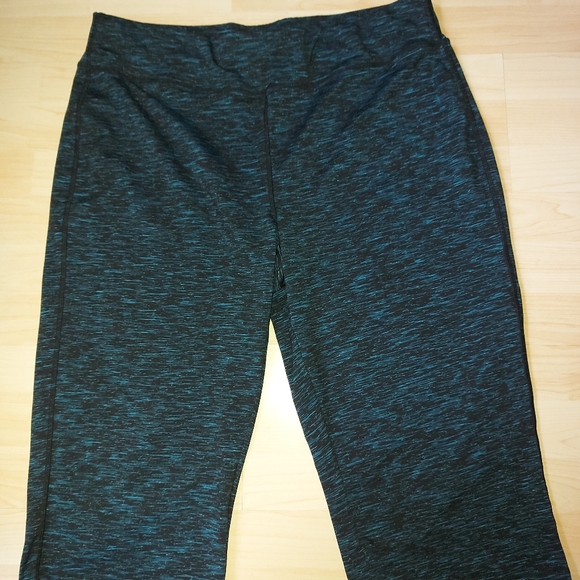 Penningtons Activezone Relaxed Wide Leg Capris - Picture 2 of 6
